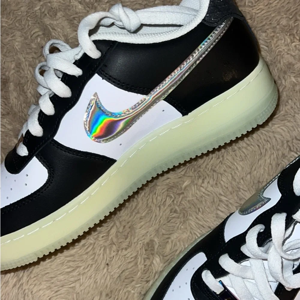 Nike Kids Sneakers Black and White - Picture 4 of 5